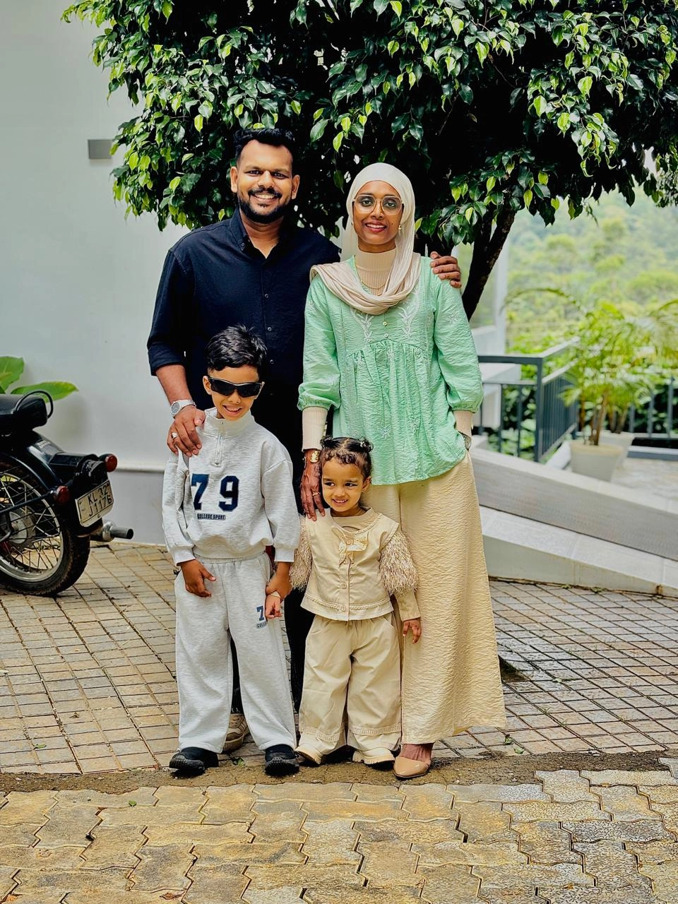 family photo ,online maternity wear in kerala