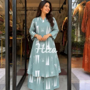 A women wearing a nursing codset see blue color online maternity wear in kerala