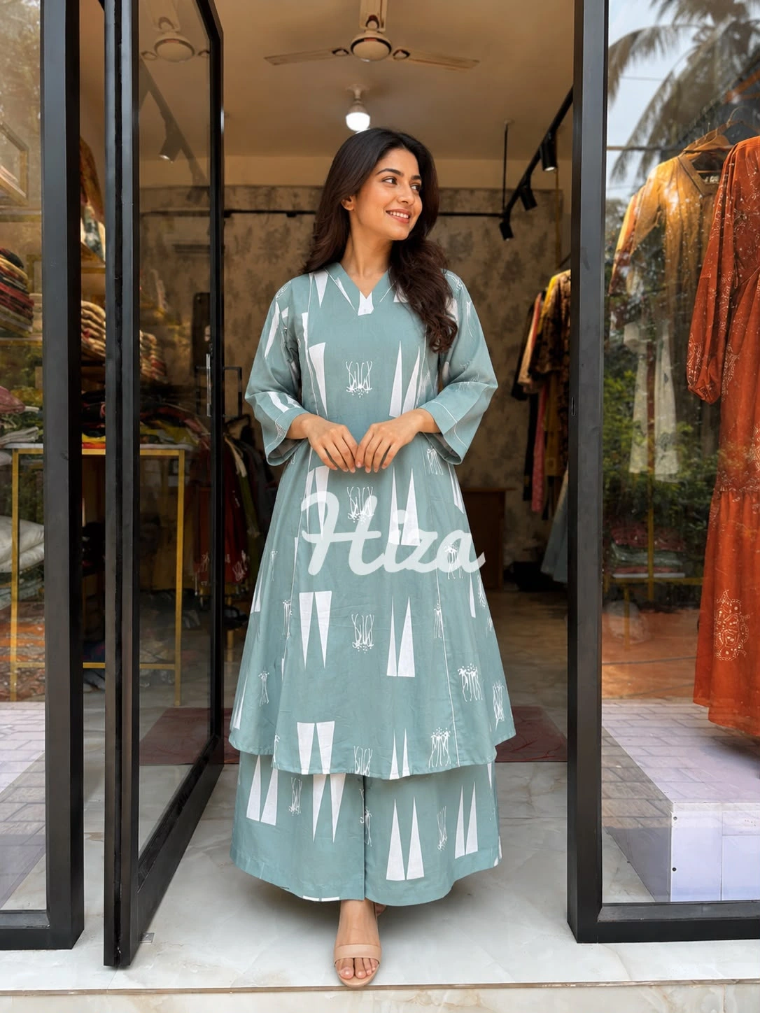 A women wearing a nursing codset see blue color online maternity wear in kerala
