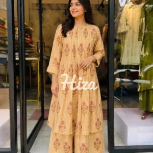A women wearing a yock pleated comfortable codset-online maternity wear in kerala