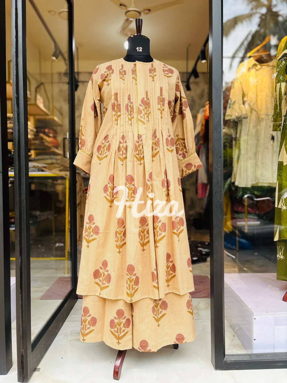 A women wearing a yock pleated comfortable codset-online maternity wear in kerala